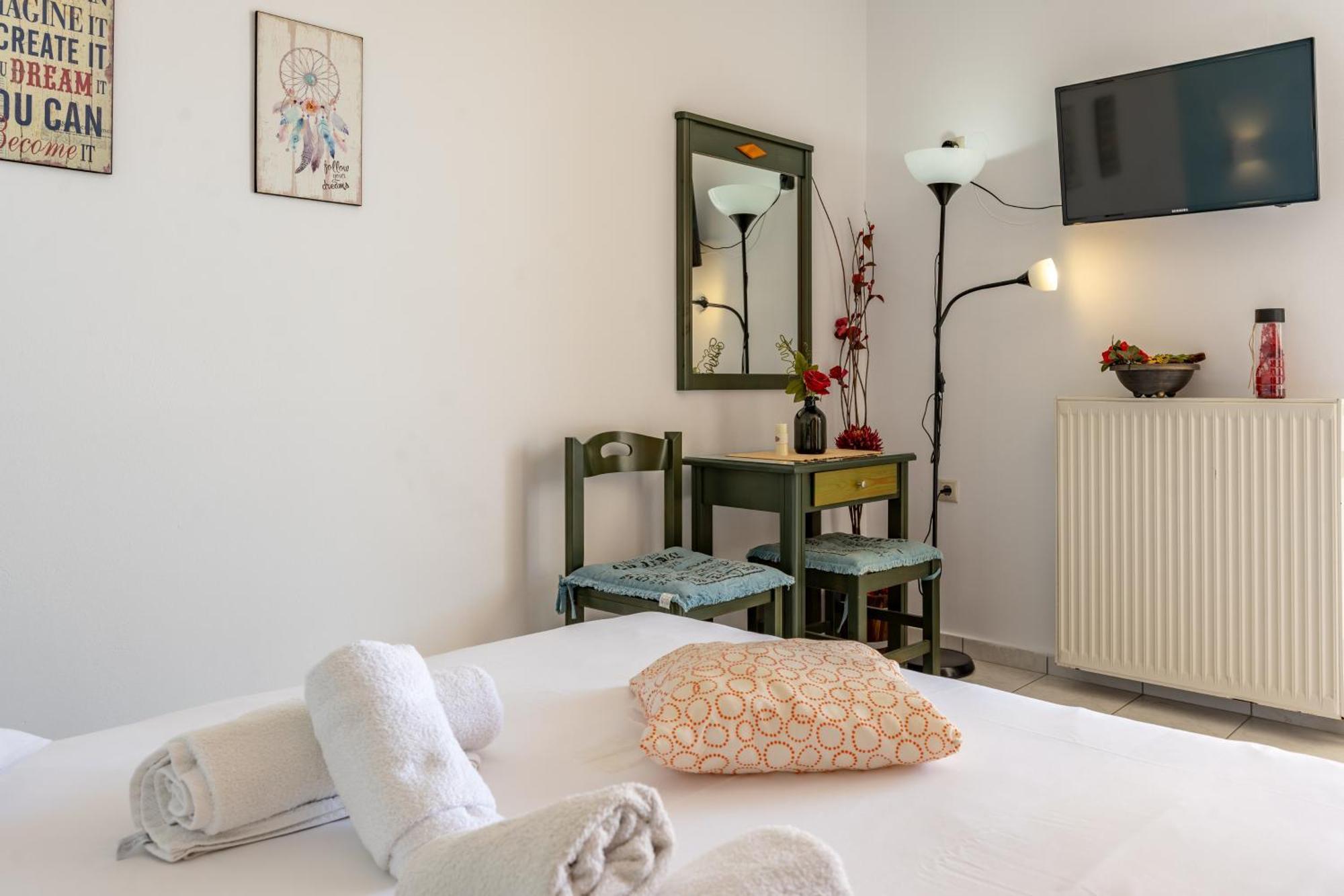 Mandy Seafront Studios Zakynthos Town Room photo